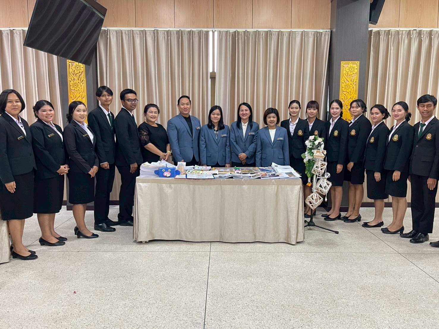 การติดตามและให้คำปรึกษาเชิงวิชาการรายบุคคลหรือกลุ่มย่อย ของ การนำนวัตกรรมไปทดลองใช้ในโรงเรียน (Field Implementation) โดยใช้กระบวนการ Coaching & Mentoring (On-site / Online), PLC, Lesson Study, Reflection