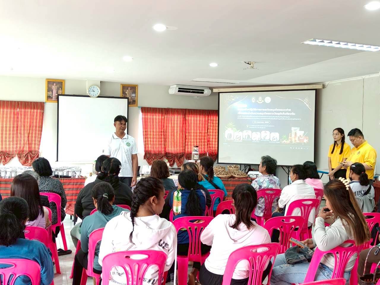 รายงานกิจกรรม โครงการขับเคลื่อนเศรษฐกิจสร้างสรรค์ด้วยการยกระดับผลิตภัณฑ์สมุนไพรชุมชน (น้ำมันนวดสมุนไพรและยาดมสมุนไพร) จากทรัพยากรท้องถิ่นเพื่อสร้างมูลค่าเพิ่มและเสริมเศรษฐกิจฐานราก
