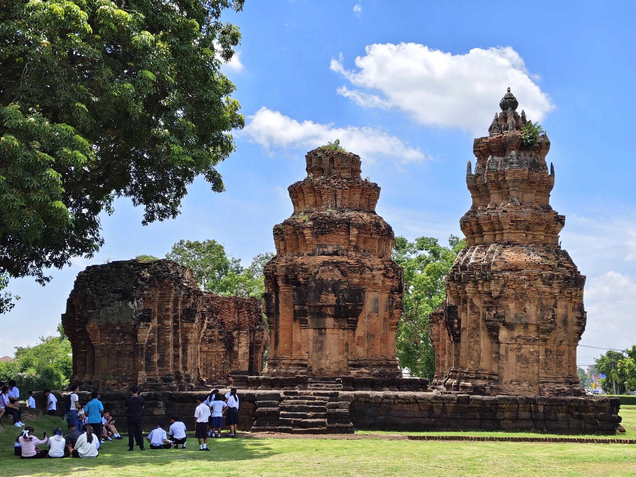 อบรมเชิงปฏิบัติการให้ความรู้เรื่องภูมิทัศน์วัฒนธรรม และมรดกทางวัฒนธรรมปราสาทศีขรภูมิ